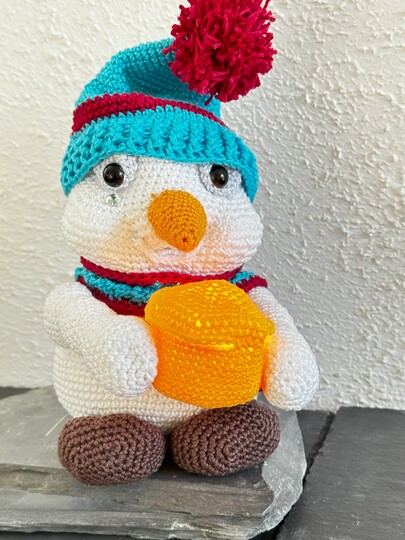 Häkelanleitung als PDF für den Schneemann Aaron