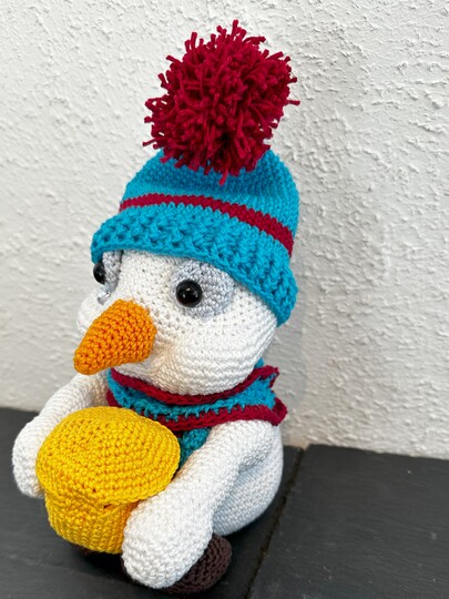 Häkelanleitung als PDF für den Schneemann Aaron