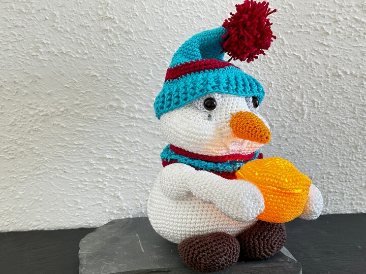 Häkelanleitung als PDF für den Schneemann Aaron