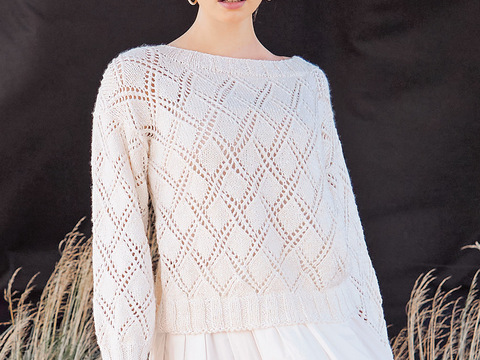 Weißer Pulli mit Ajourmuster