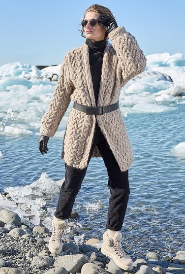 Longjacke mit Zopfstrukturen