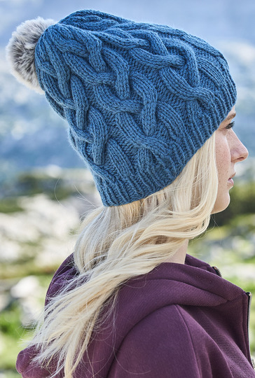 Mütze mit Pompon in Taubenblau