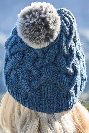 Mütze mit Pompon in Taubenblau