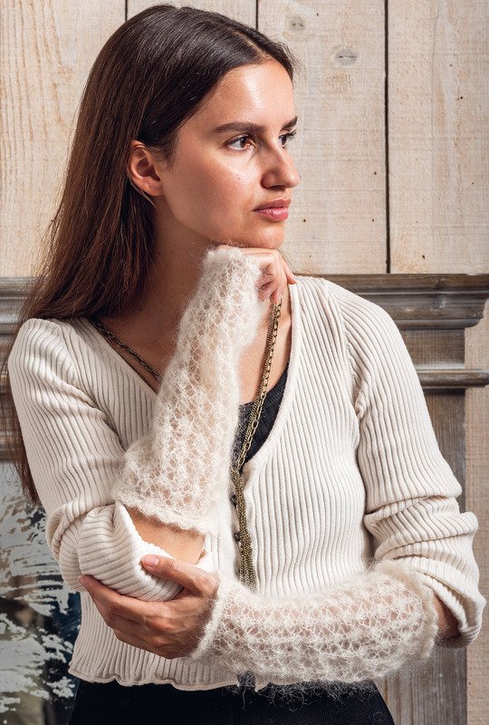 Mit Sternen bestickte Tischdecke, Sternenuntersetzer und -anhänger sowie Stulpen - Bild 9