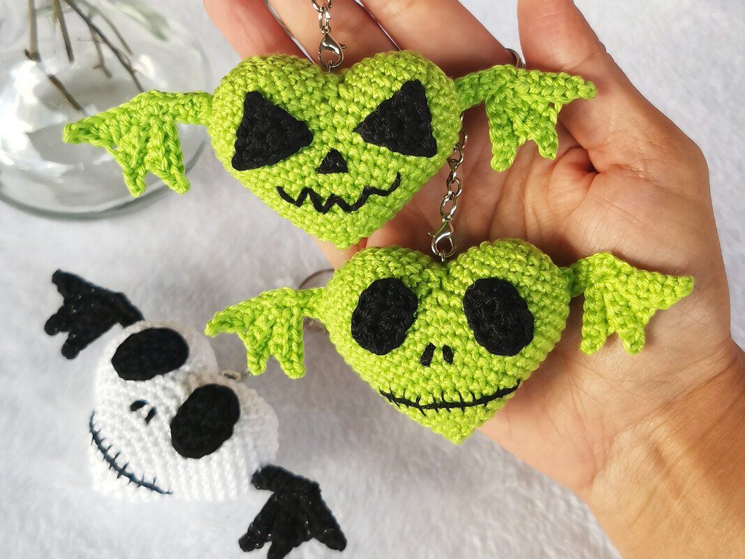 Spooky Hearts Amigurumi Pattern - Crochet Keychain