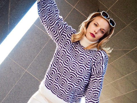 Pulli mit Rollkragen in Weiß und Lila