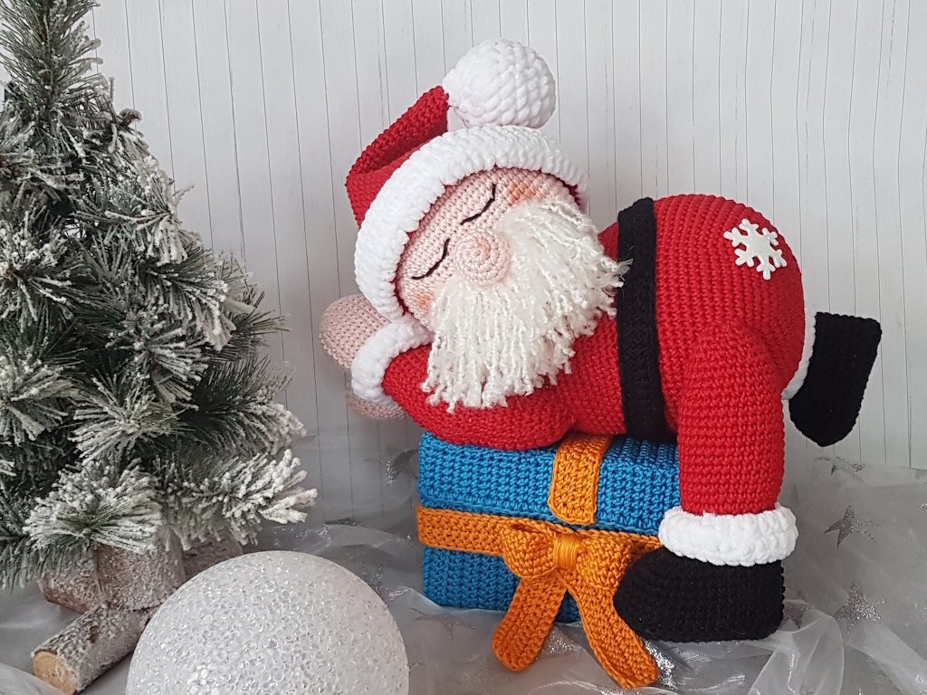 Santa der schlafende Weihnachtsmann mit Geschenkbox
