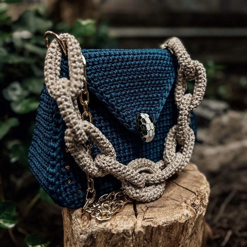 Crochet pattern women handbag with chunky chain PDF and video - Image 2