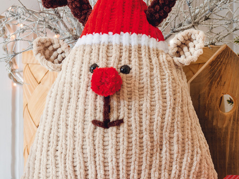 Gestricktes Kissen in Elchform in Beige-Braun-Rot