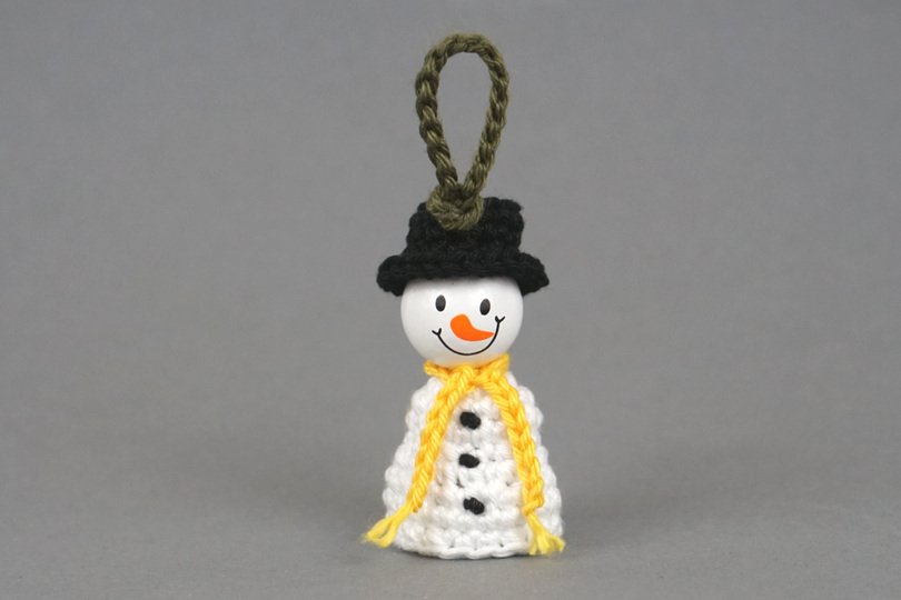 Weihnachtsbaumanhänger Schneemann Häkelanleitung