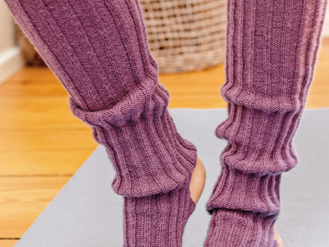 Gestrickte Yoga-Socken in Rosé