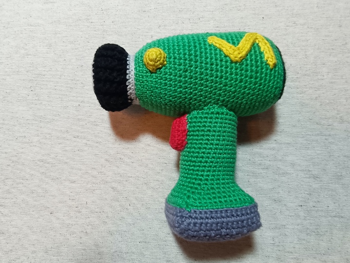 Akku-Bohrmaschine mit auswechselbaren Bohrern - Häkelanleitung