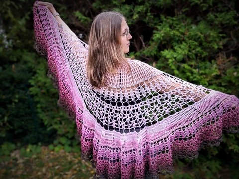 Häkelanleitung Tuch "Floral Half Moon"