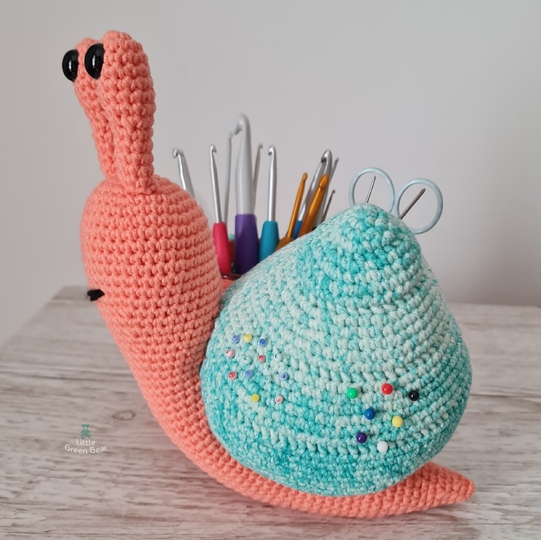 Sally the Snail Caddy Crochet Amigurumi Pattern (English)