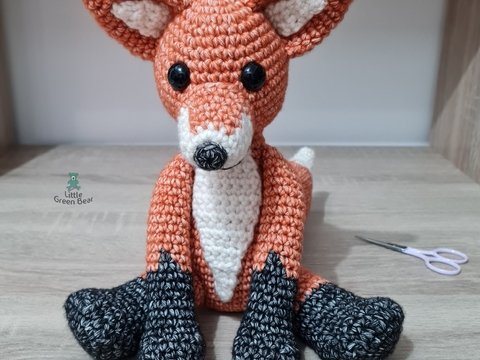 Fraser the Fox Crochet Amigurumi Pattern (English)