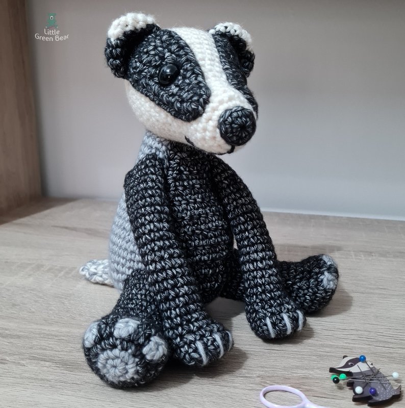 Barrold the Badger Crochet Amigurumi Pattern (English)