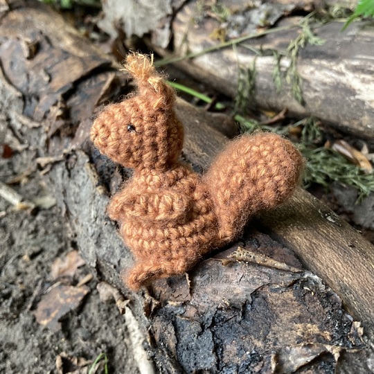 Waldelf Nash und Eichhörnchen Fjell Häkelanleitung Set