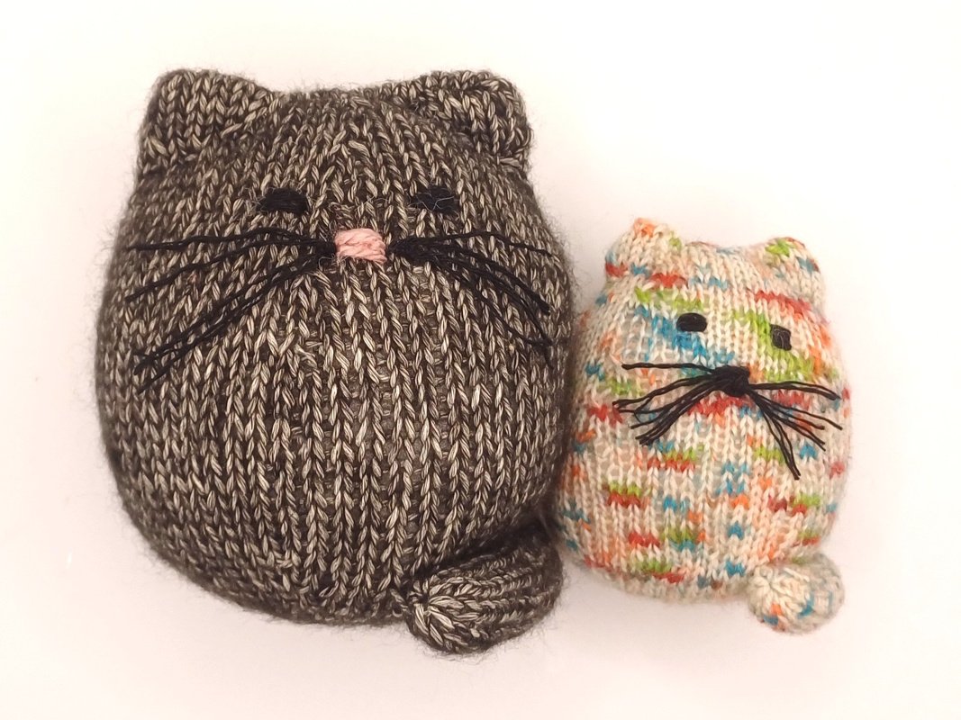 Katze Karl stricken - Sockenwollreste, Kuscheltier, Katzenspielzeug