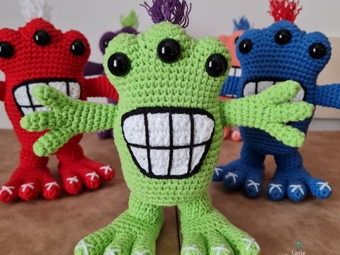 Arnie the Alien Crochet Amigurumi Pattern (English)