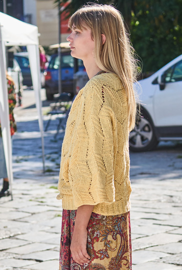 Quergestrickter Zackenpulli