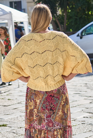 Quergestrickter Zackenpulli