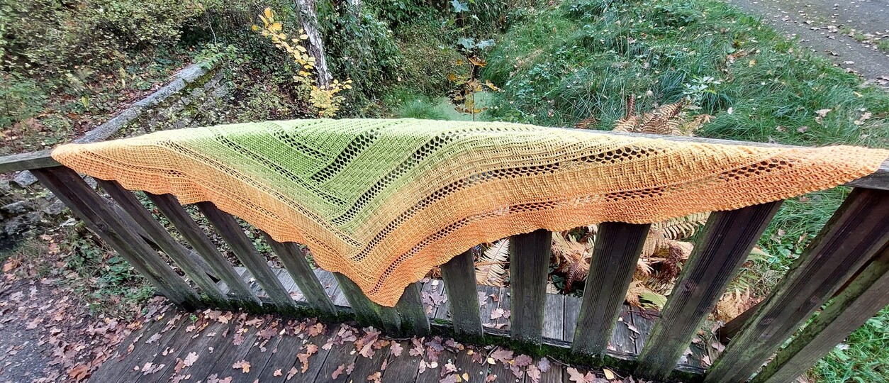 Crochet Pattern Flat Triangular Scarf