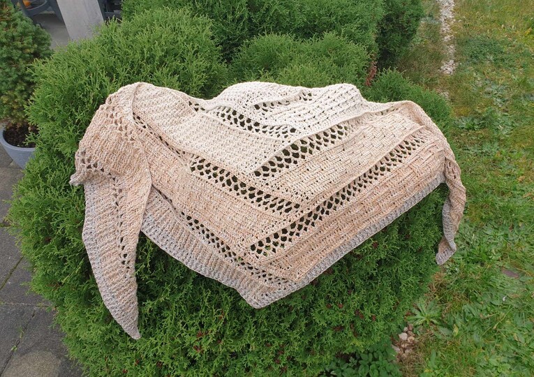 Crochet Pattern Flat Triangular Scarf
