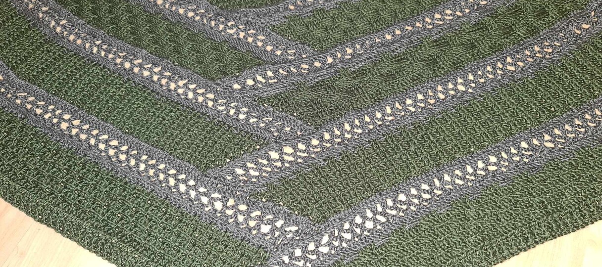 Crochet Pattern Flat Triangular Scarf
