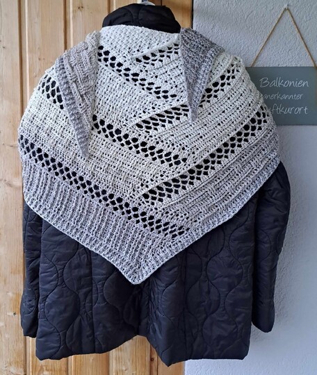 Crochet Pattern Flat Triangular Scarf “Nemesis”