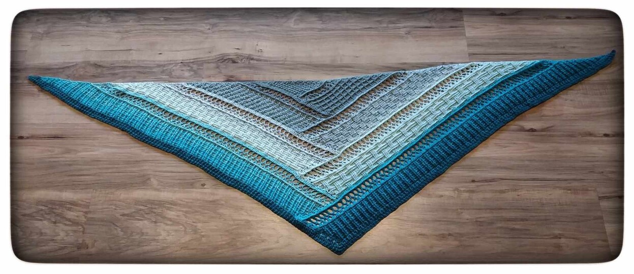 Crochet Pattern Flat Triangular Scarf “Nemesis”