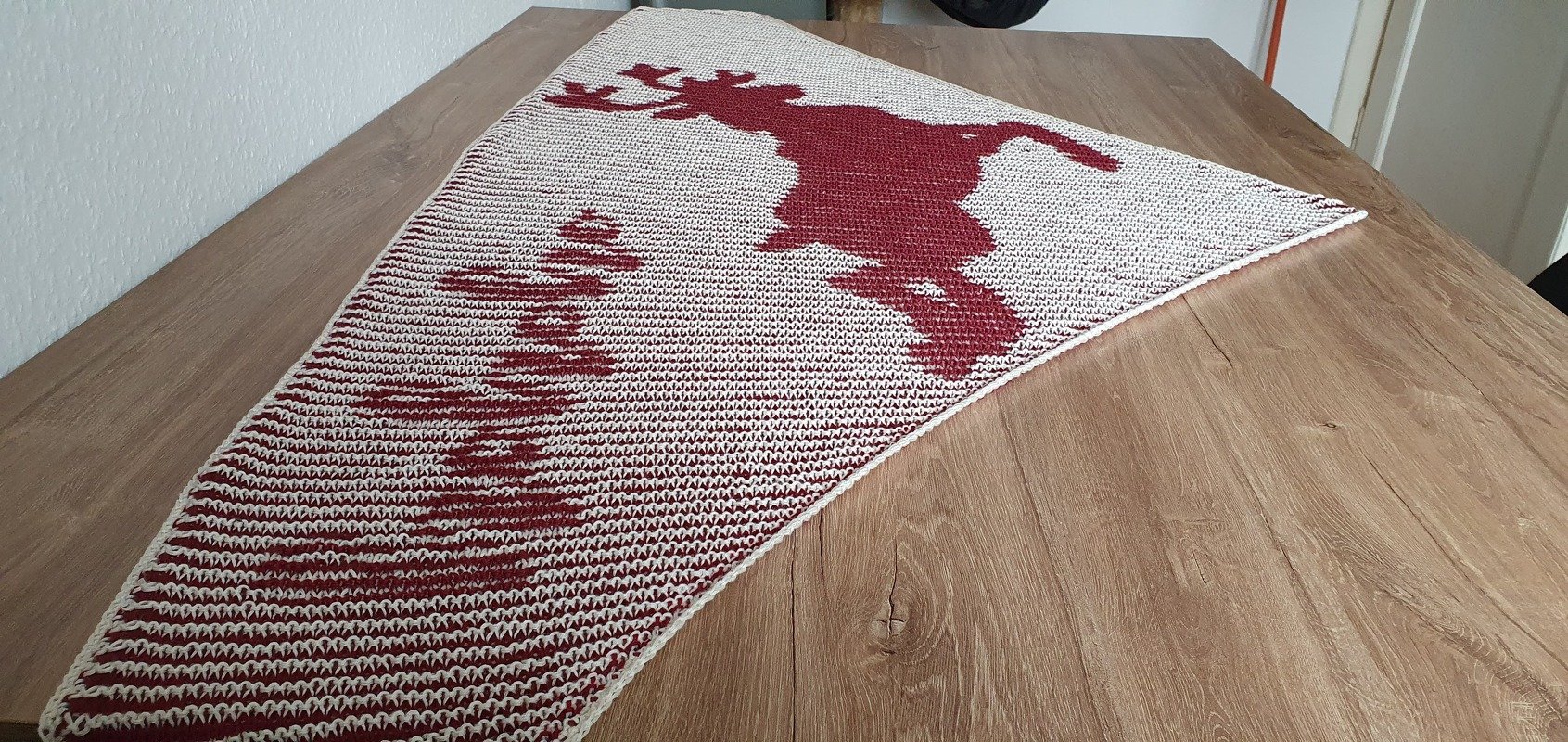 Reindeer, Shadow Knitting, Illusion Knitting, Motif Shawl - Image 8