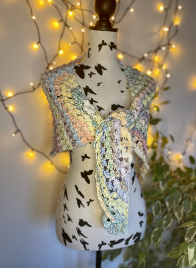 Häkeltuch Glücksveilchen - blumiges Dreieckstuch in zwei Varianten