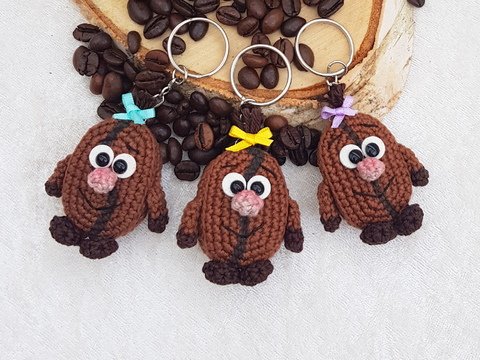 Häkelanleitung für einen niedlichen Kaffeebohnen-Schlüsselanhänger