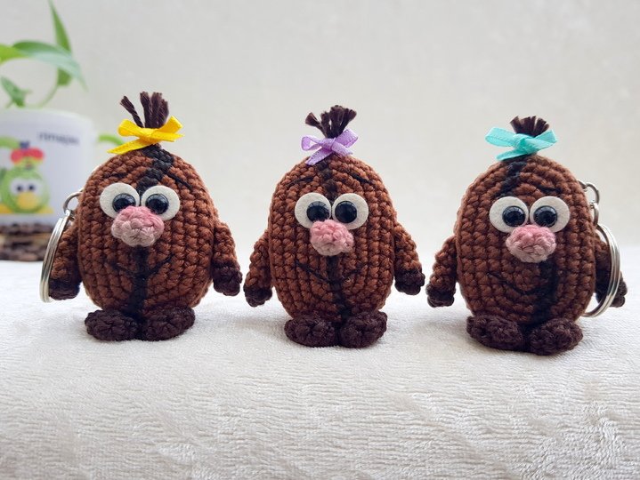 Häkelanleitung für einen niedlichen Kaffeebohnen-Schlüsselanhänger