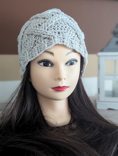 DIY Häkelanleitung: Kuschlige Mütze & Stulpen im Zopfmuster