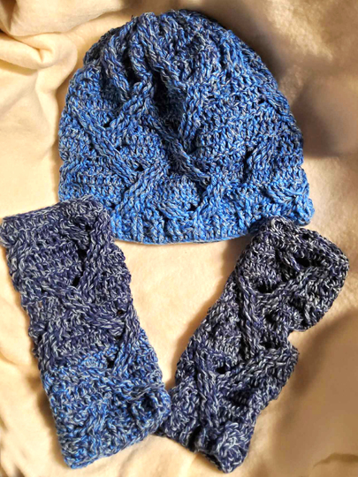 DIY Häkelanleitung: Kuschlige Mütze & Stulpen im Zopfmuster