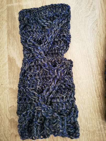 DIY Häkelanleitung: Kuschlige Mütze & Stulpen im Zopfmuster