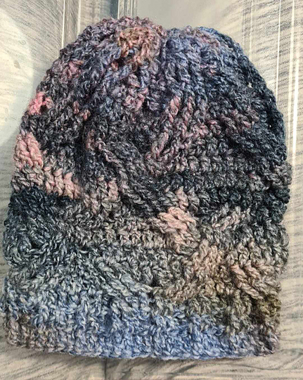 DIY Häkelanleitung: Kuschlige Mütze & Stulpen im Zopfmuster