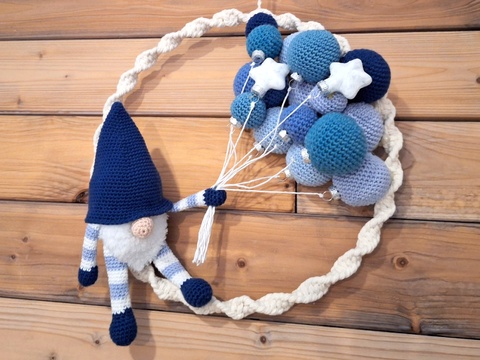 Balloon Gnome Crochet Pattern – Christmas Gnome Wreath (EN & DE)