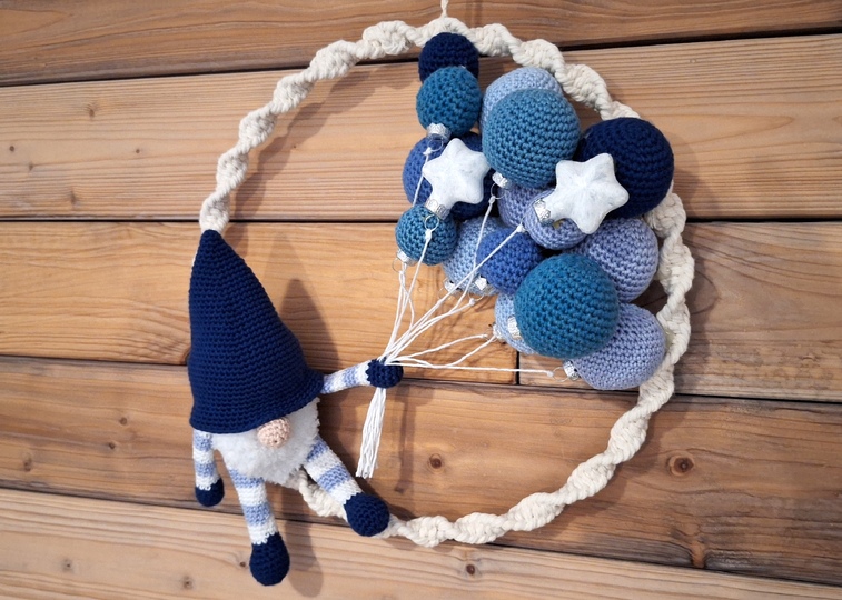 Balloon Gnome Crochet Pattern – Christmas Gnome Wreath (EN & DE)