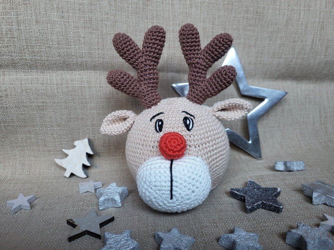 Sprachgesteuerte KI umhäkeln "Rentier"