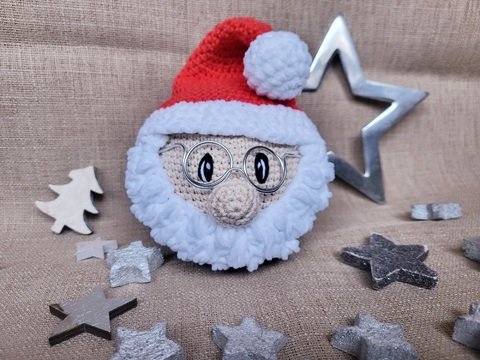 Sprachgesteuerte KI umhäkeln "Weihnachtsmann"