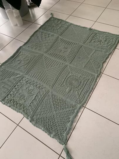 Granny und Mandala Decke Marah