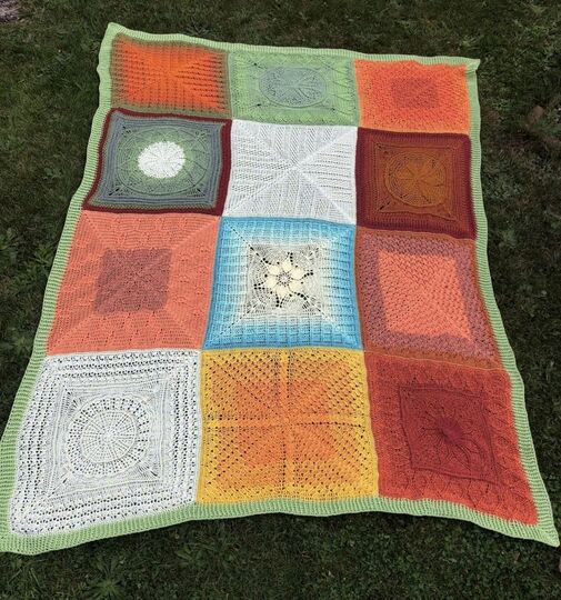 Granny und Mandala Decke Marah