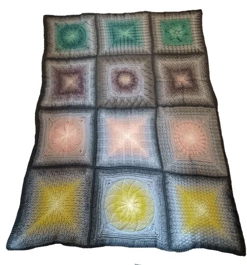 Granny und Mandala Decke Marah