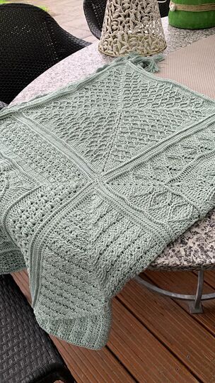 Granny und Mandala Decke Marah