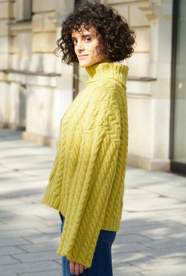 Pullover mit weiten Ärmeln und Zopfmuster