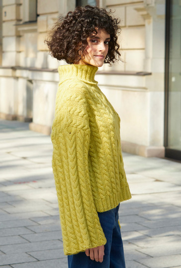 Pullover mit weiten Ärmeln und Zopfmuster