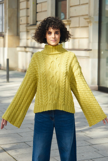Pullover mit weiten Ärmeln und Zopfmuster