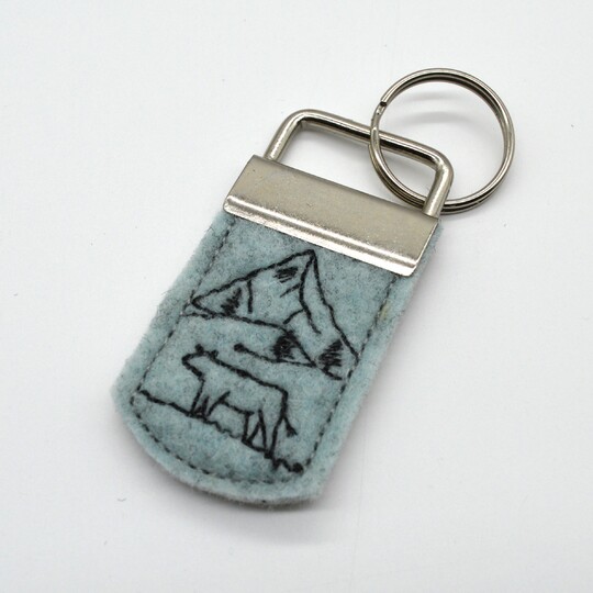 Stickdatei Berge Alm Schlüsselanhänger